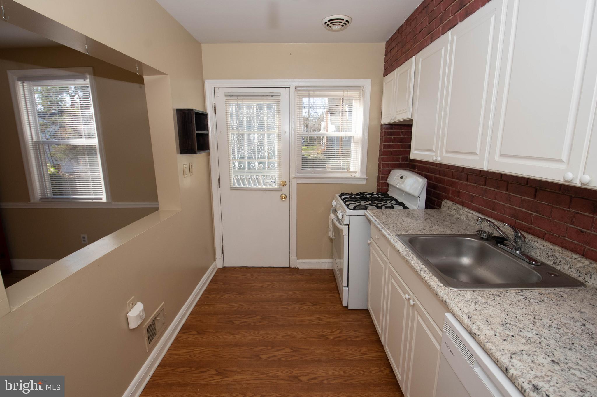 24 Mardrew Road Baltimore, MD 21229 - Photo 13 of 47 Kitchen (Main Level)