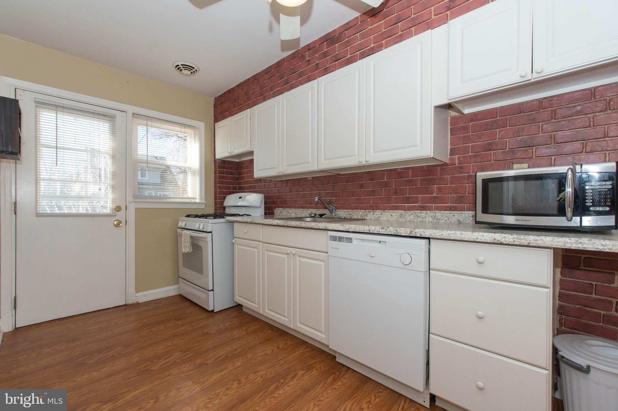 24 Mardrew Road Baltimore, MD 21229 - Photo 14 of 47 Kitchen (Main Level)