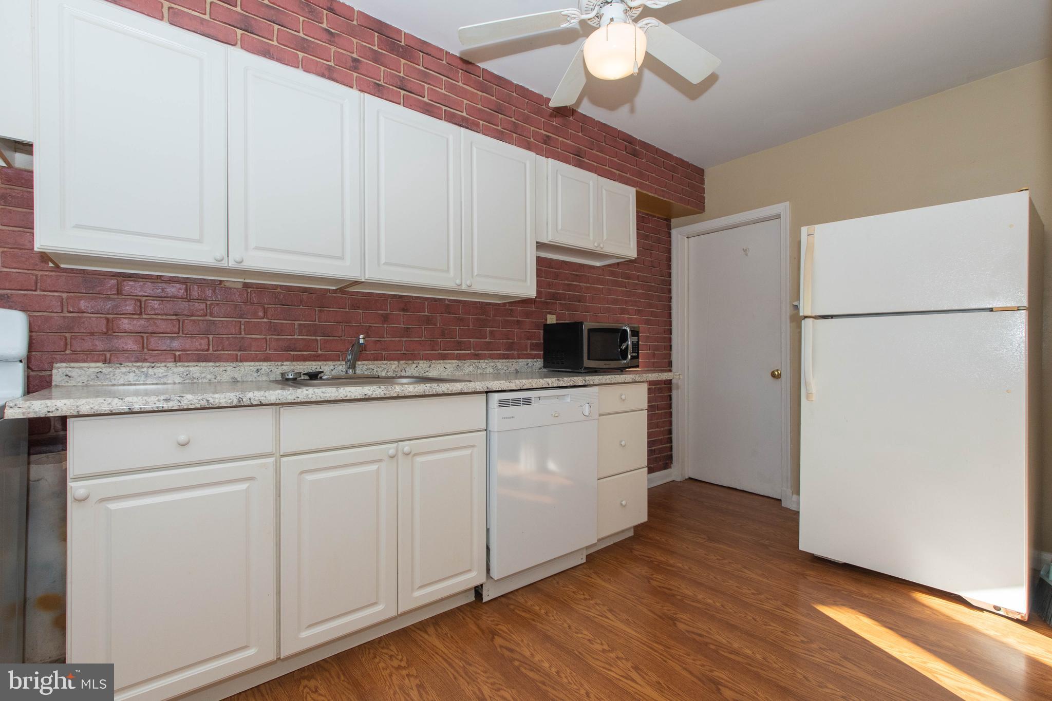 24 Mardrew Road Baltimore, MD 21229 - Photo 16 of 47 Kitchen (Main Level)