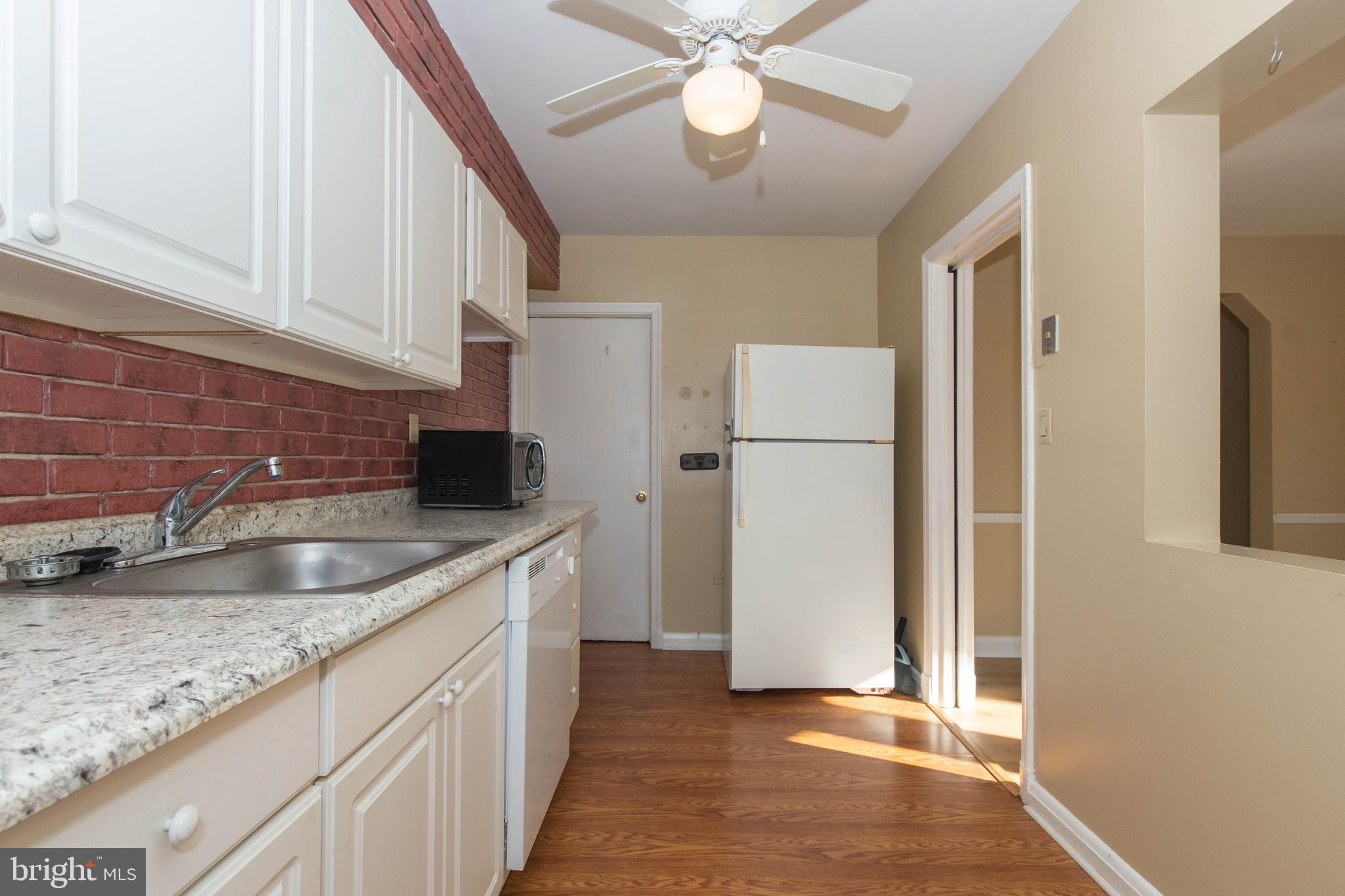 24 Mardrew Road Baltimore, MD 21229 - Photo 17 of 47 Kitchen (Main Level)