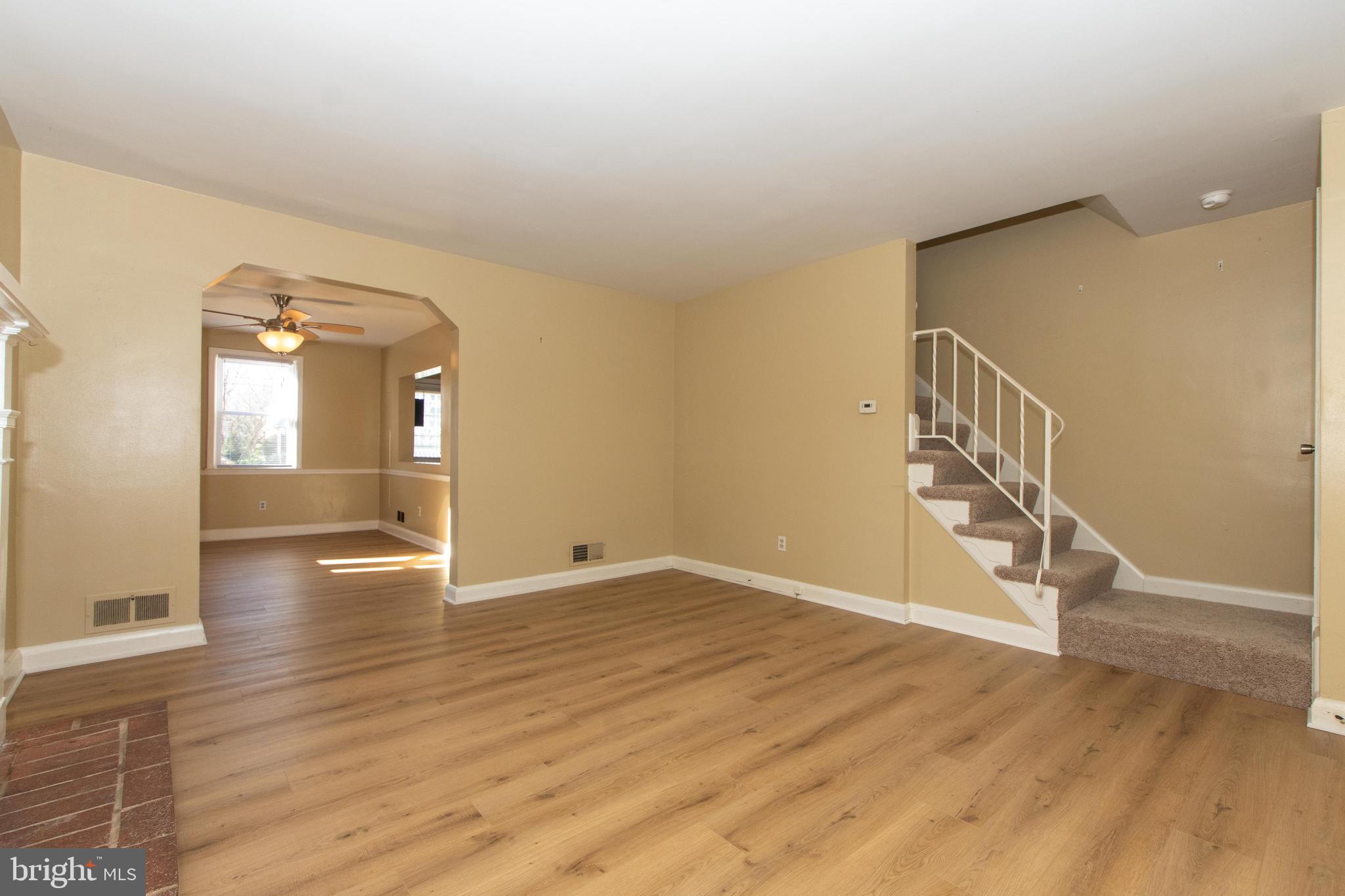 24 Mardrew Road Baltimore, MD 21229 - Photo 7 of 47 Living Room (Main Level)