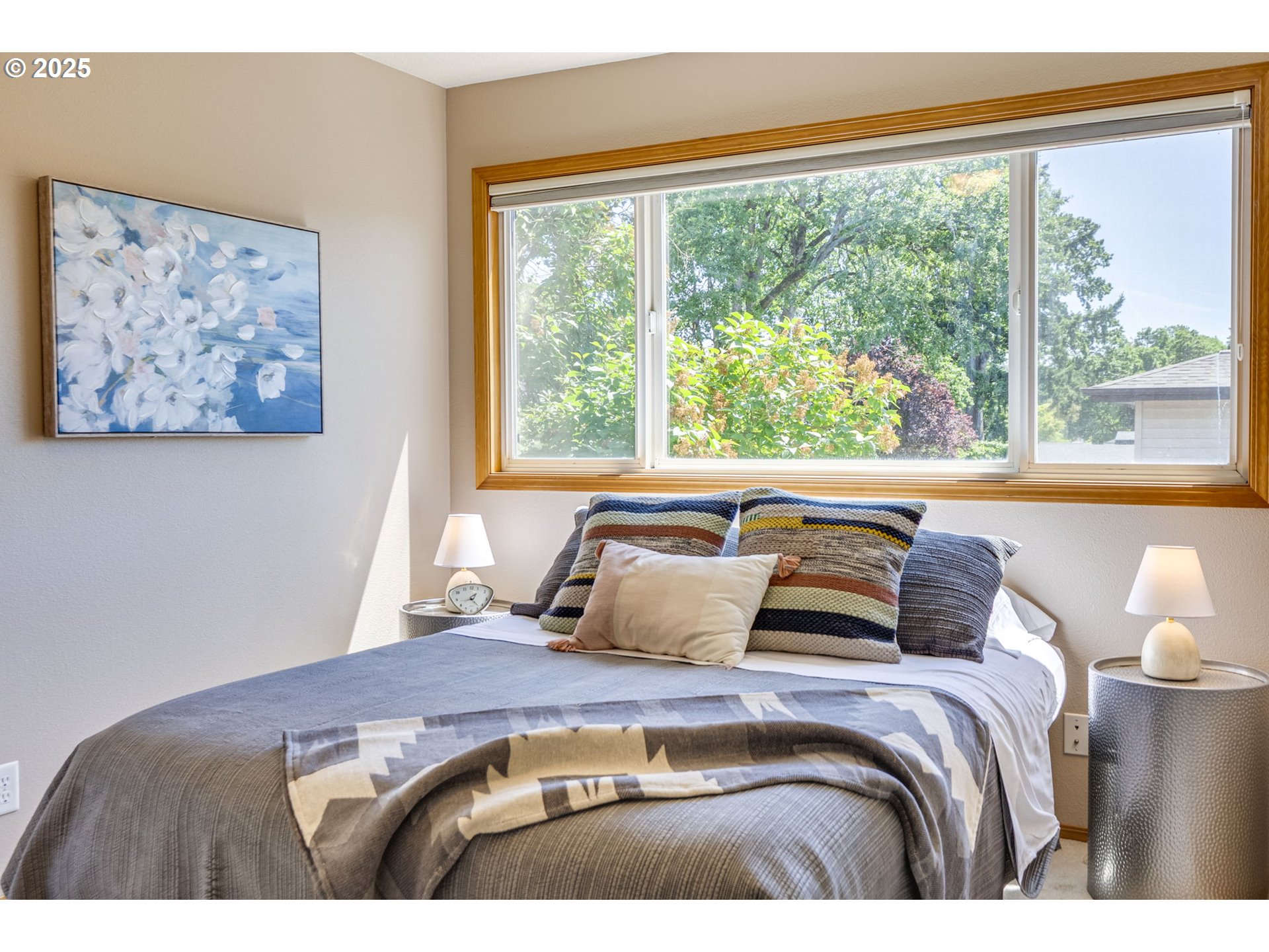 985 Cornell Avenue Gladstone, OR 97027 - Photo 21 of 38 a bedroom with a large bed and a large window