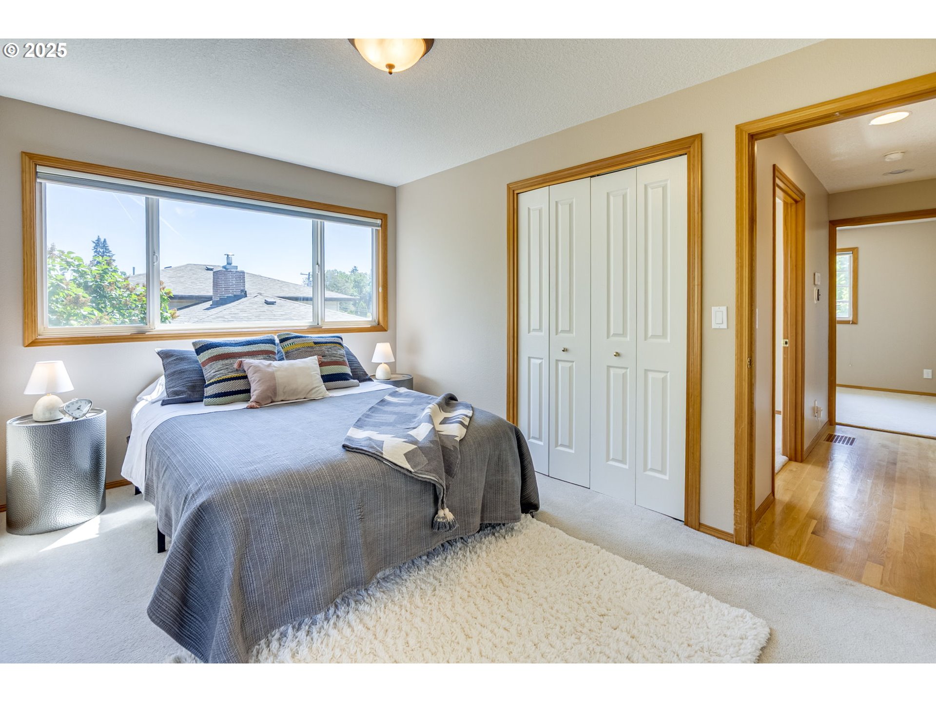 985 Cornell Avenue Gladstone, OR 97027 - Photo 23 of 38 a bedroom with a bed and a large window