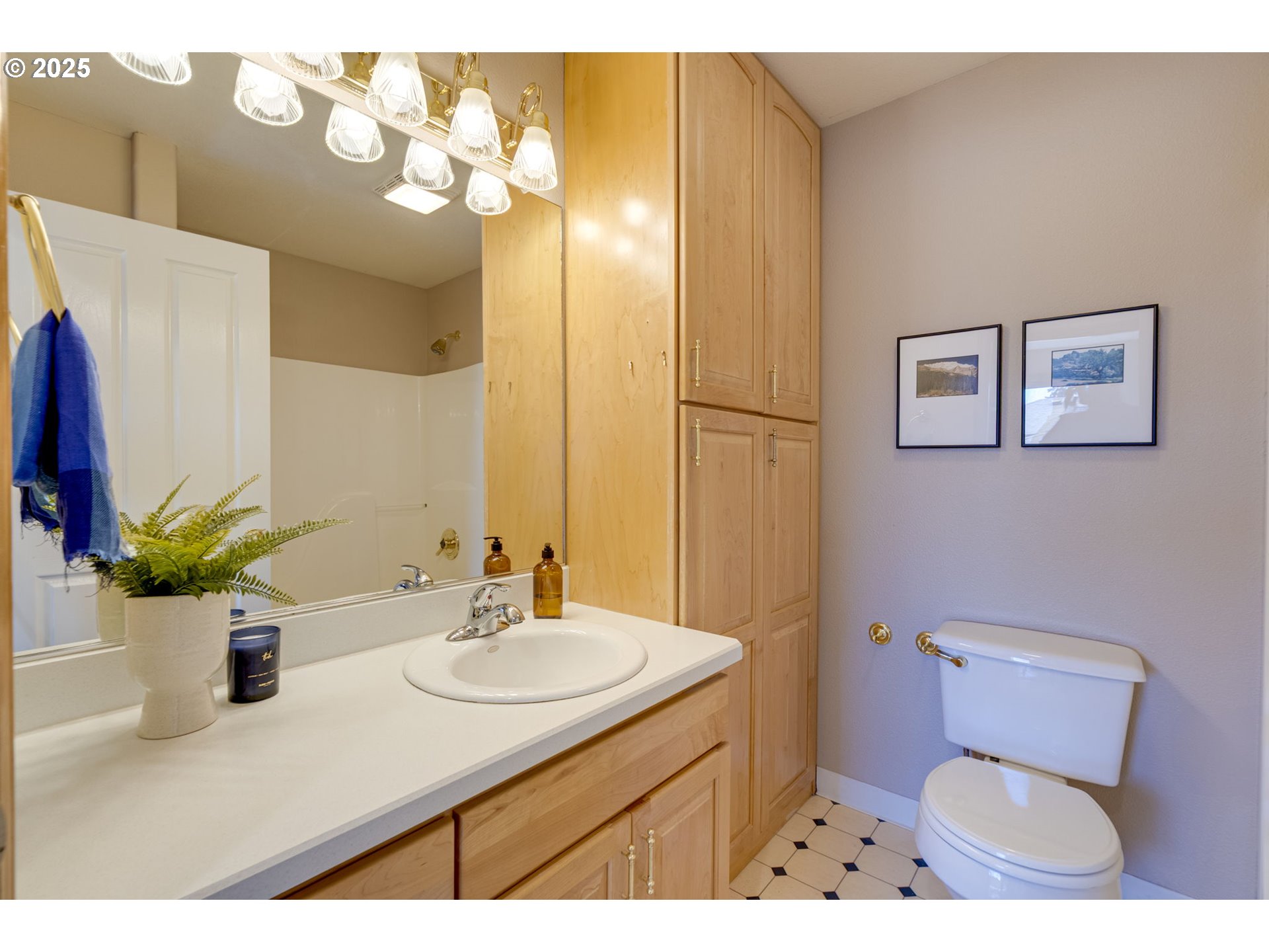 985 Cornell Avenue Gladstone, OR 97027 - Photo 27 of 38 a bathroom with a sink toilet and shower