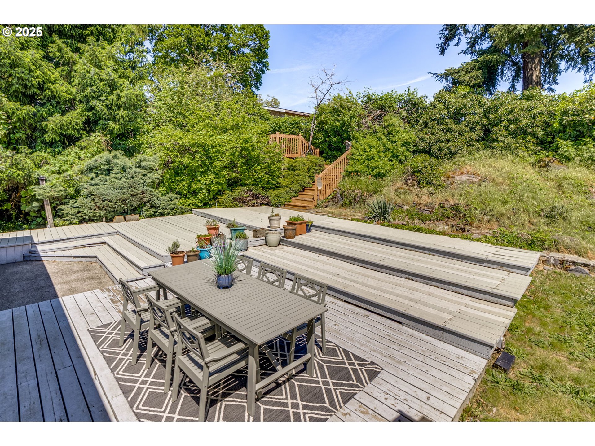 985 Cornell Avenue Gladstone, OR 97027 - Photo 32 of 38 a terrace view with sitting space and garden view