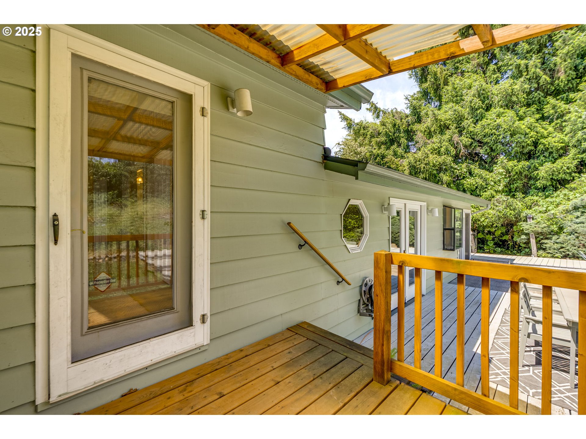 985 Cornell Avenue Gladstone, OR 97027 - Photo 33 of 38 a view of a house with backyard and deck