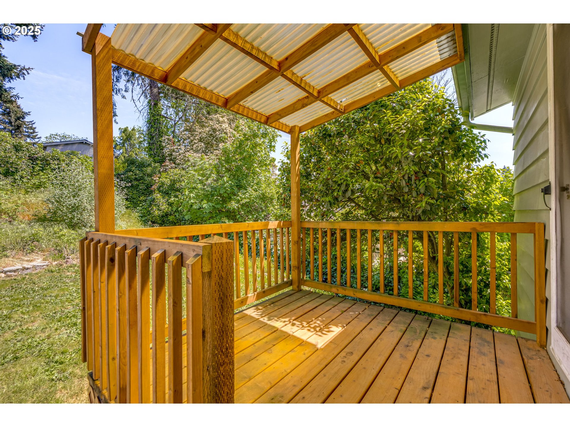 985 Cornell Avenue Gladstone, OR 97027 - Photo 34 of 38 a view of balcony with wooden floor