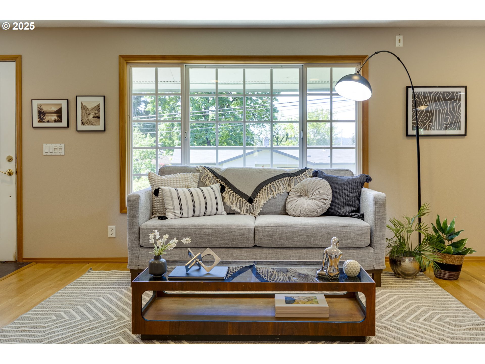 985 Cornell Avenue Gladstone, OR 97027 - Photo 7 of 38 a living room with furniture and painting on the wall