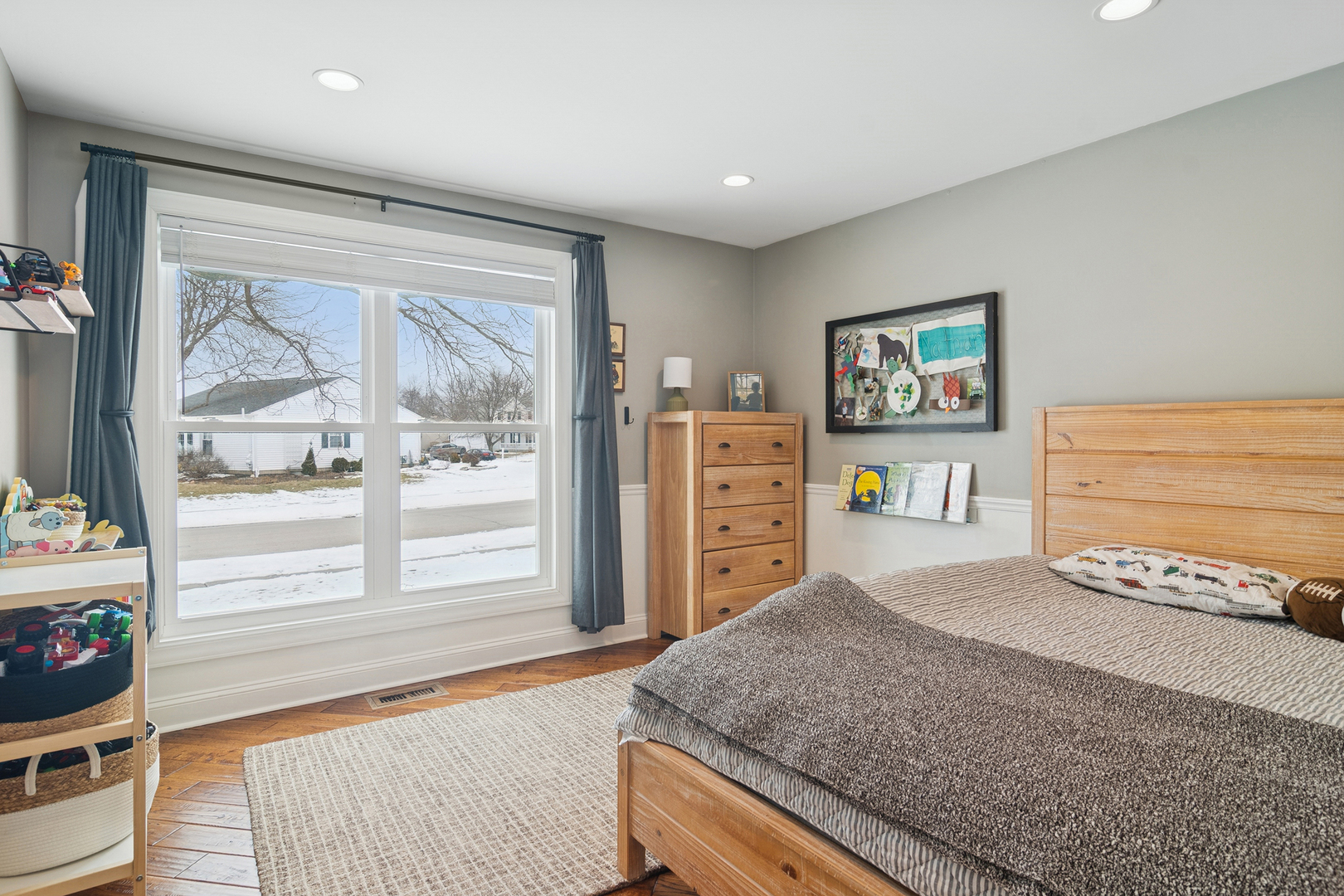 469 Pheasant Ridge Road Lake Zurich, IL 60047 - Photo 14 of 20 a bedroom with a bed and dresser