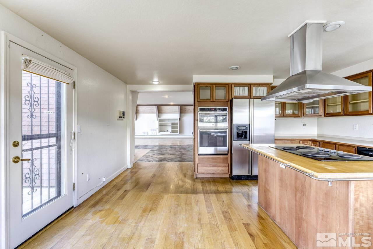1940 Foothill Road Reno, NV 89511 - Photo 11 of 40 a kitchen with granite countertop wooden floors and a stove