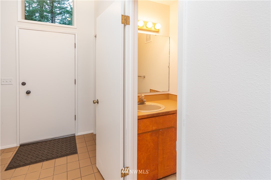 16680 Seminole Road Northeast Poulsbo, WA 98370 - Photo 11 of 30 Gallery Image 11