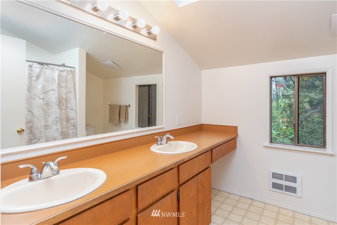 16680 Seminole Road Northeast Poulsbo, WA 98370 - Photo 19 of 30 Gallery Image 19
