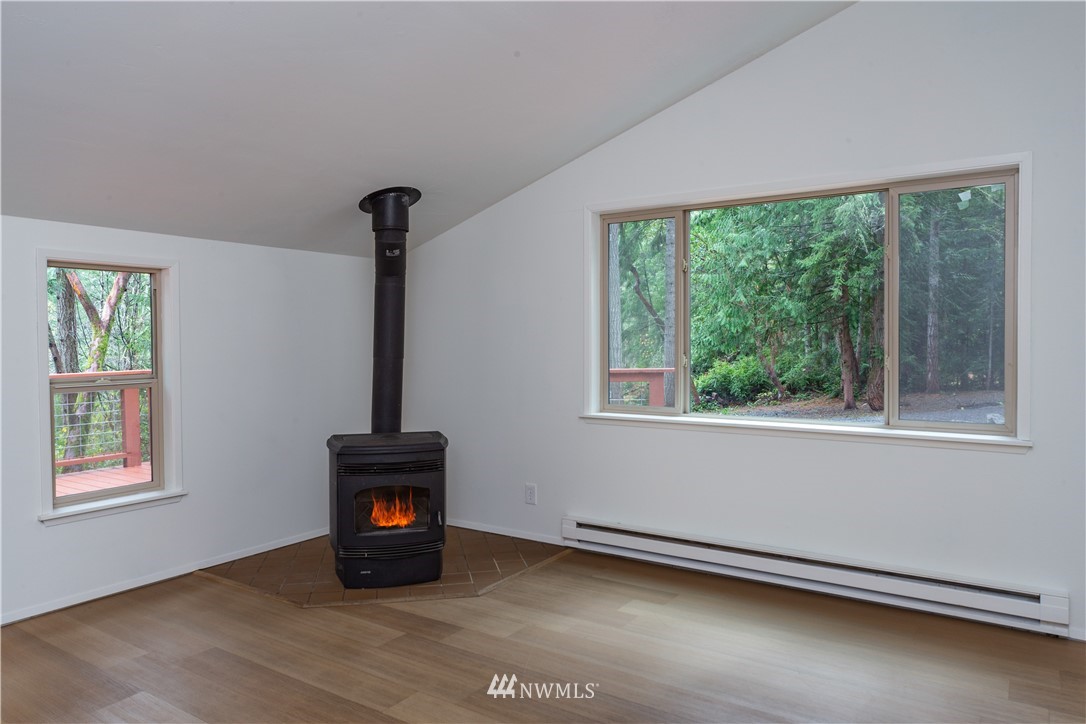 16680 Seminole Road Northeast Poulsbo, WA 98370 - Photo 4 of 30 Gallery Image 4
