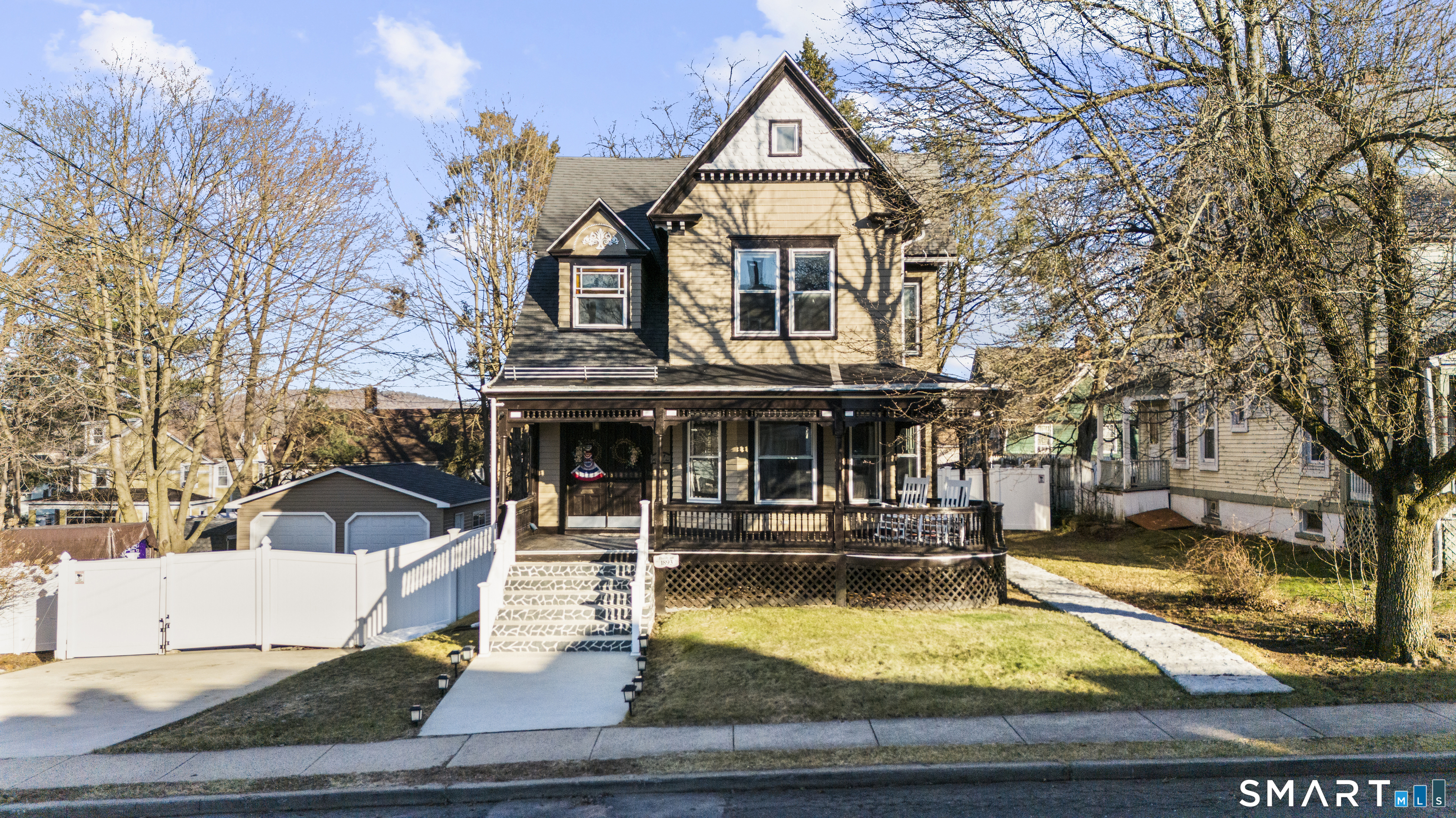 101 Wilcox Avenue Meriden, CT 06451 - Photo 2 of 43