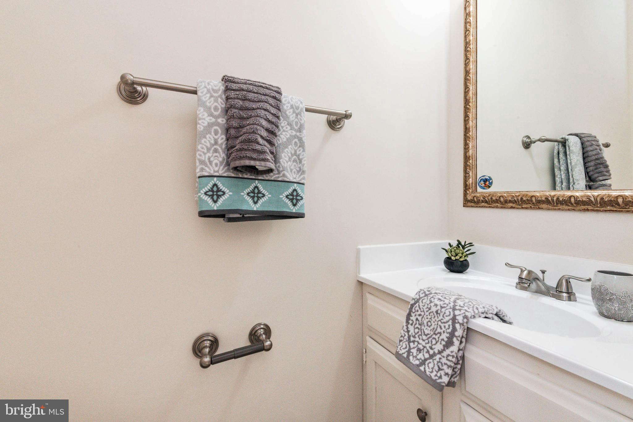 8584 Davis Road Columbia, MD 21045 - Photo 10 of 31 1st floor half bath