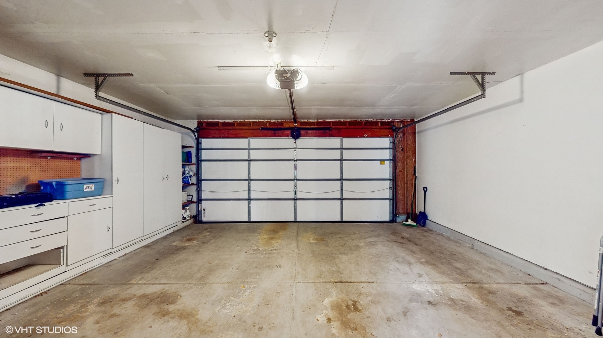 21202 Silktree Circle Plainfield, IL 60544 - Photo 20 of 25 a view of a garage