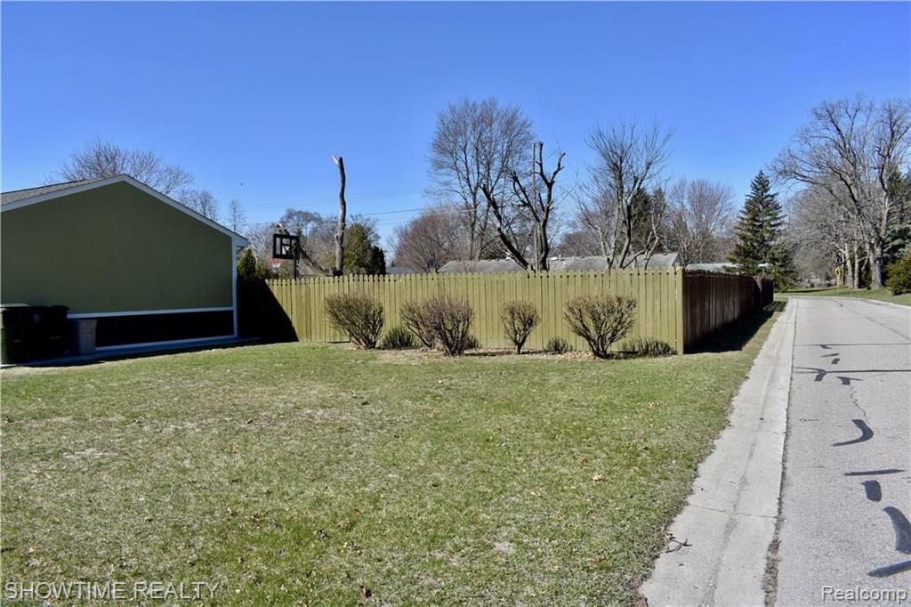 2350 Gerald Avenue Rochester Hills, MI 48307 - Photo 7 of 24
