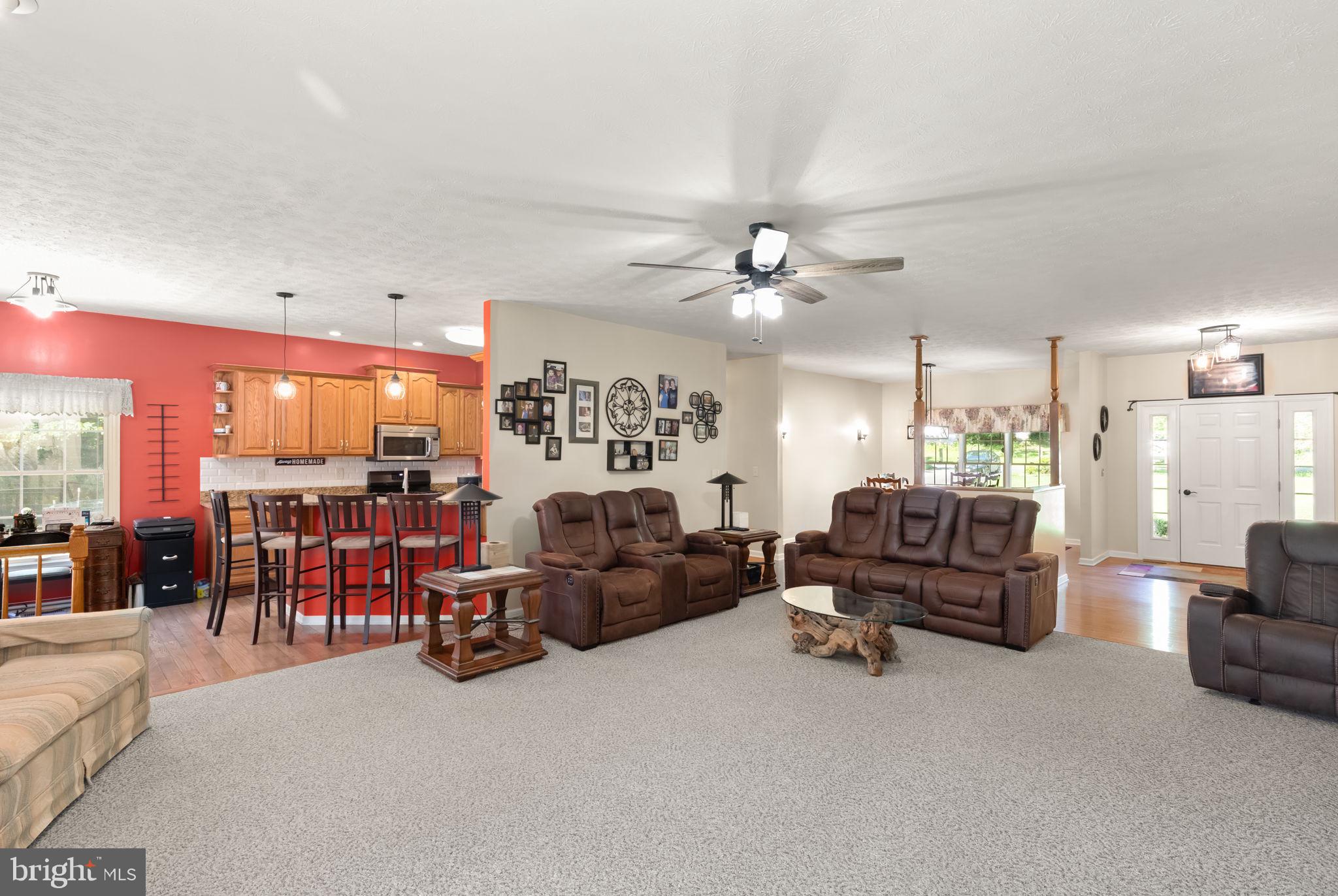 32 Hamilton Lane Elkton, MD 21921 - Photo 13 of 40 Spacious living area with vibrant accents.