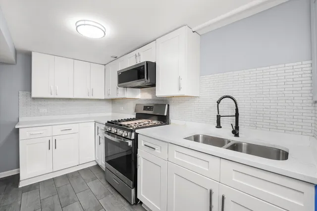 $2,300 | 3353 North Ozanam Avenue, Unit G, Chicago, IL 60634