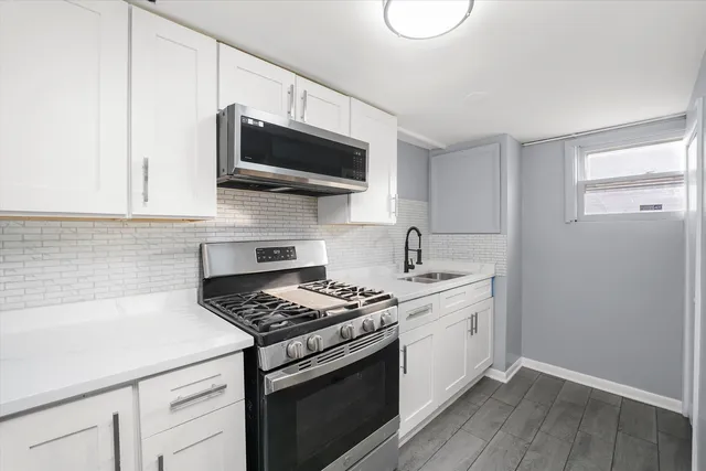 $2,300 | 3353 North Ozanam Avenue, Unit G, Chicago, IL 60634