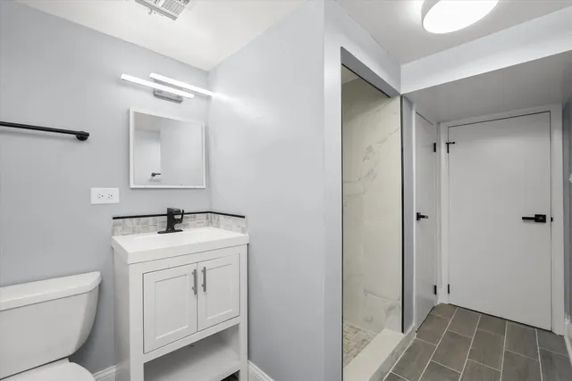 $2,300 | 3353 North Ozanam Avenue, Unit G, Chicago, IL 60634