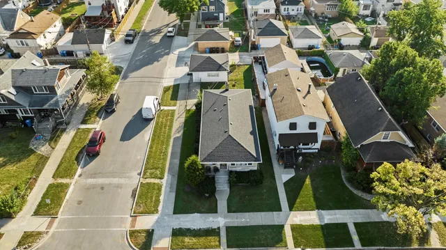 $2,300 | 3353 North Ozanam Avenue, Unit G, Chicago, IL 60634