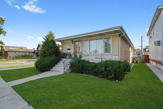 $2,300 | 3353 North Ozanam Avenue, Unit G, Chicago, IL 60634