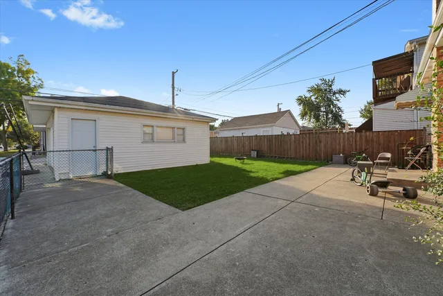 $2,300 | 3353 North Ozanam Avenue, Unit G, Chicago, IL 60634