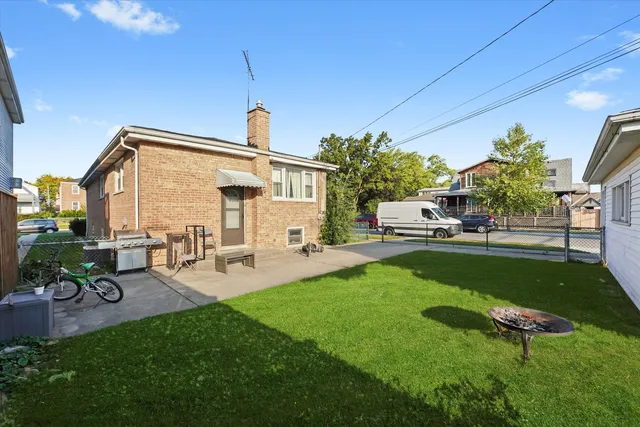 $2,300 | 3353 North Ozanam Avenue, Unit G, Chicago, IL 60634