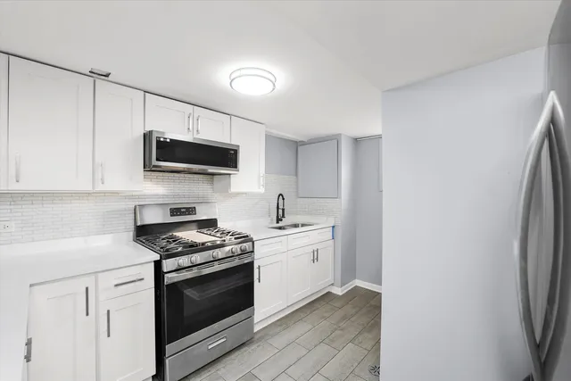 $2,300 | 3353 North Ozanam Avenue, Unit G, Chicago, IL 60634
