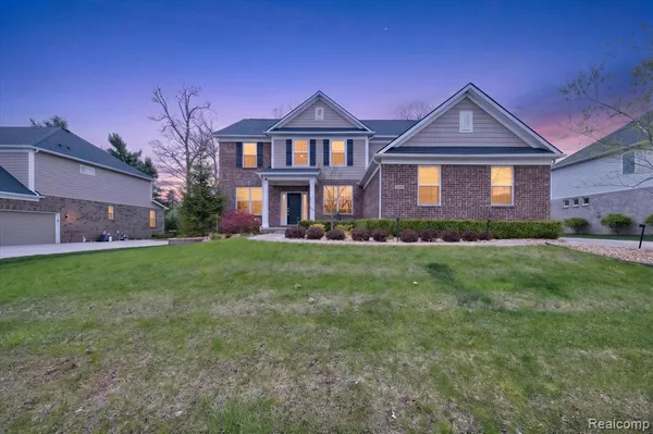 $804,900 | 2942 Montgomery Circle, Walled Lake, MI 48390