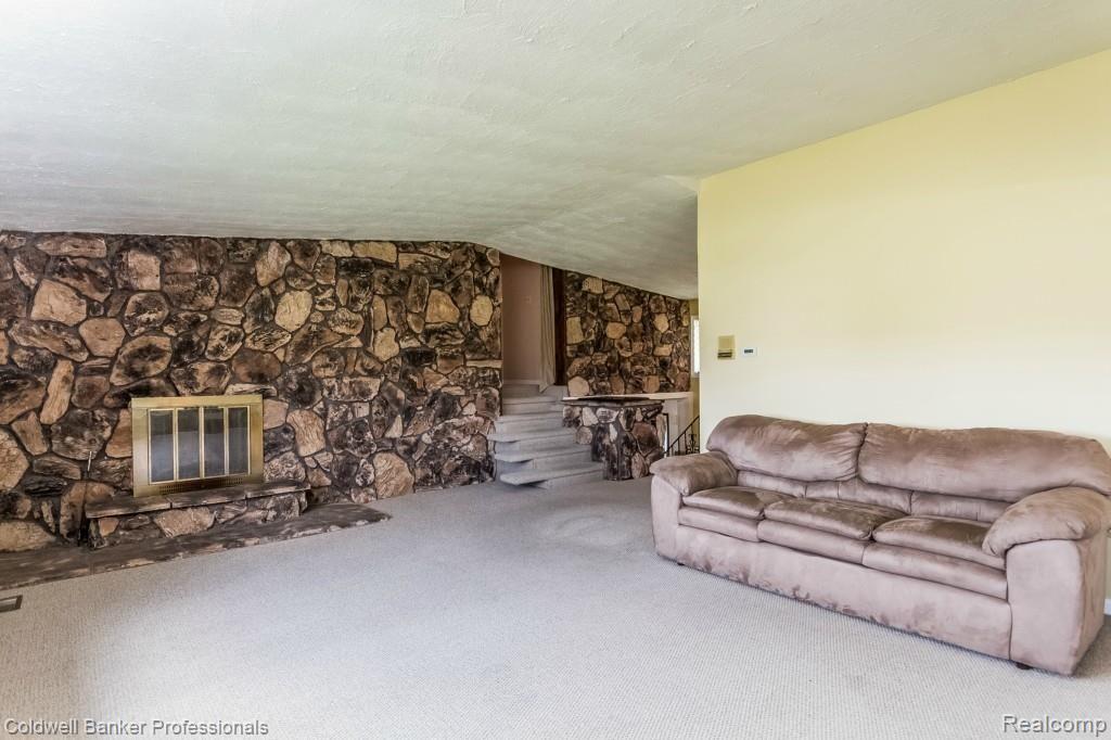 11730 Fisher Road Yale, MI 48097 - Photo 17 of 52 018-Family_Room-1987616-large.jpg