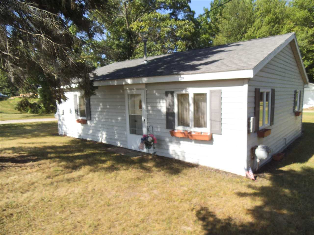1996 South Huron Road Kawkawlin, MI 48631 - Photo 1 of 22
