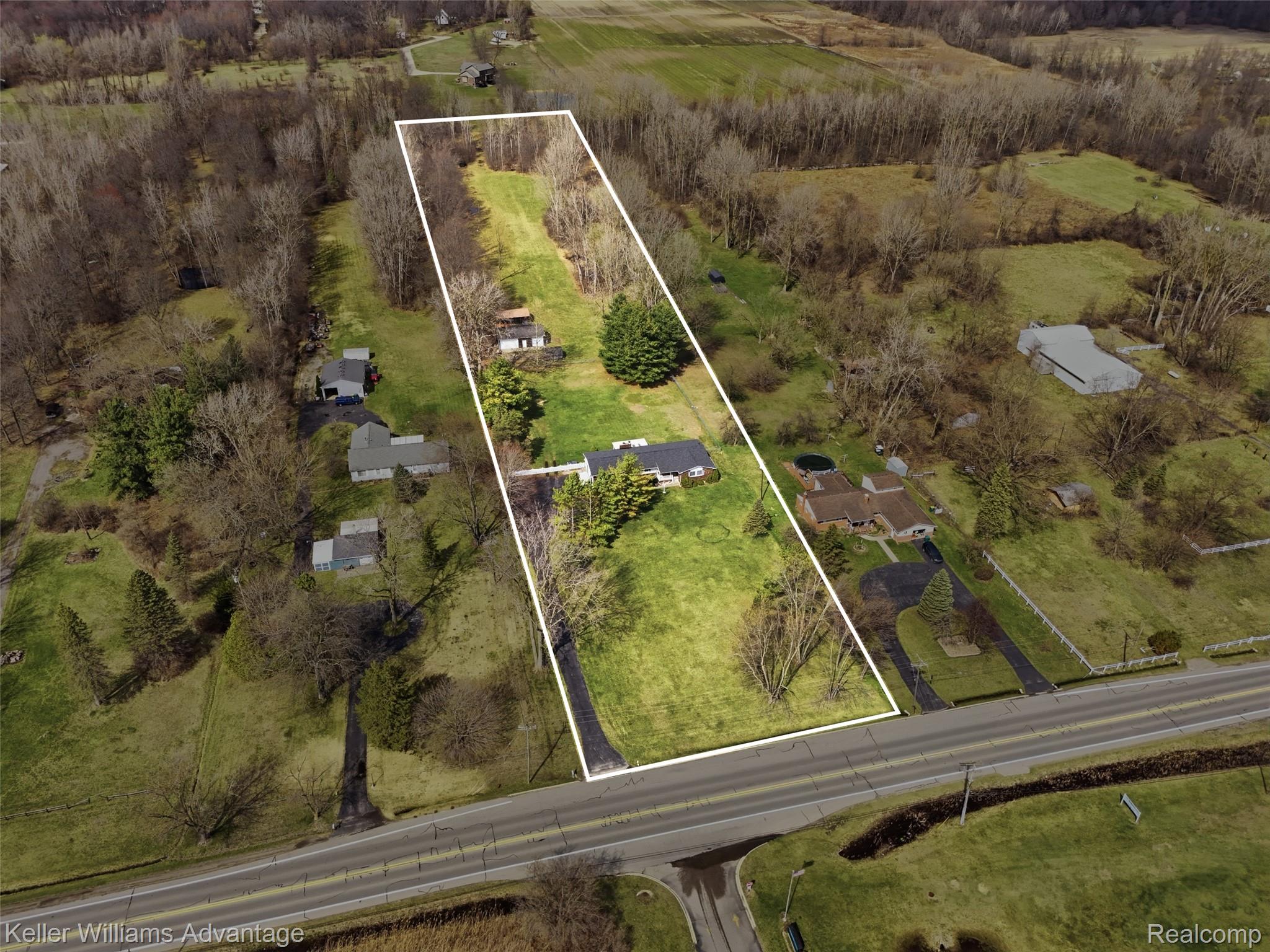 28800 Sibley Road Romulus, MI 48174 - Photo 4 of 60 28800 Sibley Rd-60.jpg