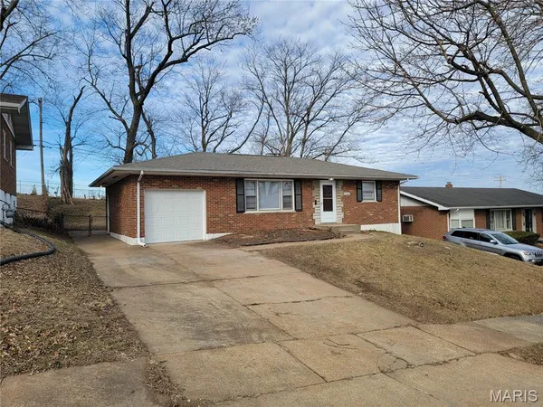 $1,400 | 5141 Wallingford Drive, Ferguson, MO 63121