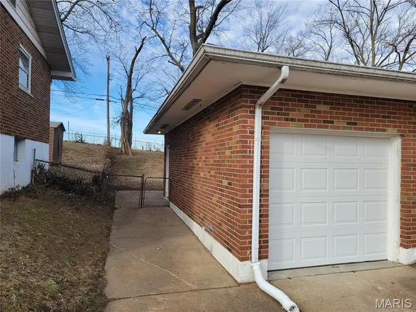 $1,400 | 5141 Wallingford Drive, Ferguson, MO 63121