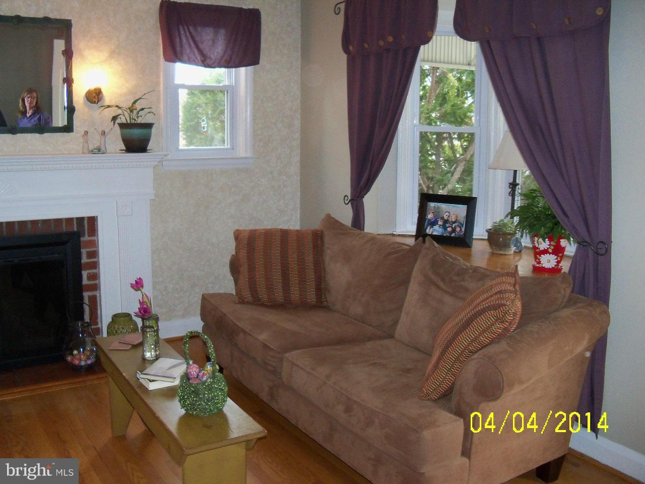 1664 Aberdeen Road Baltimore, MD 21286 - Photo 4 of 30 Living Room