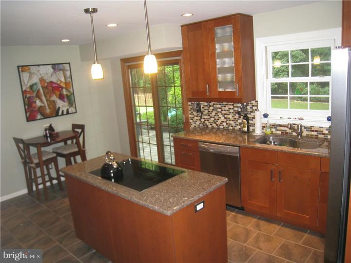 691 Hollow Road Wayne, PA 19087 - Photo 3 of 25 Kitchen