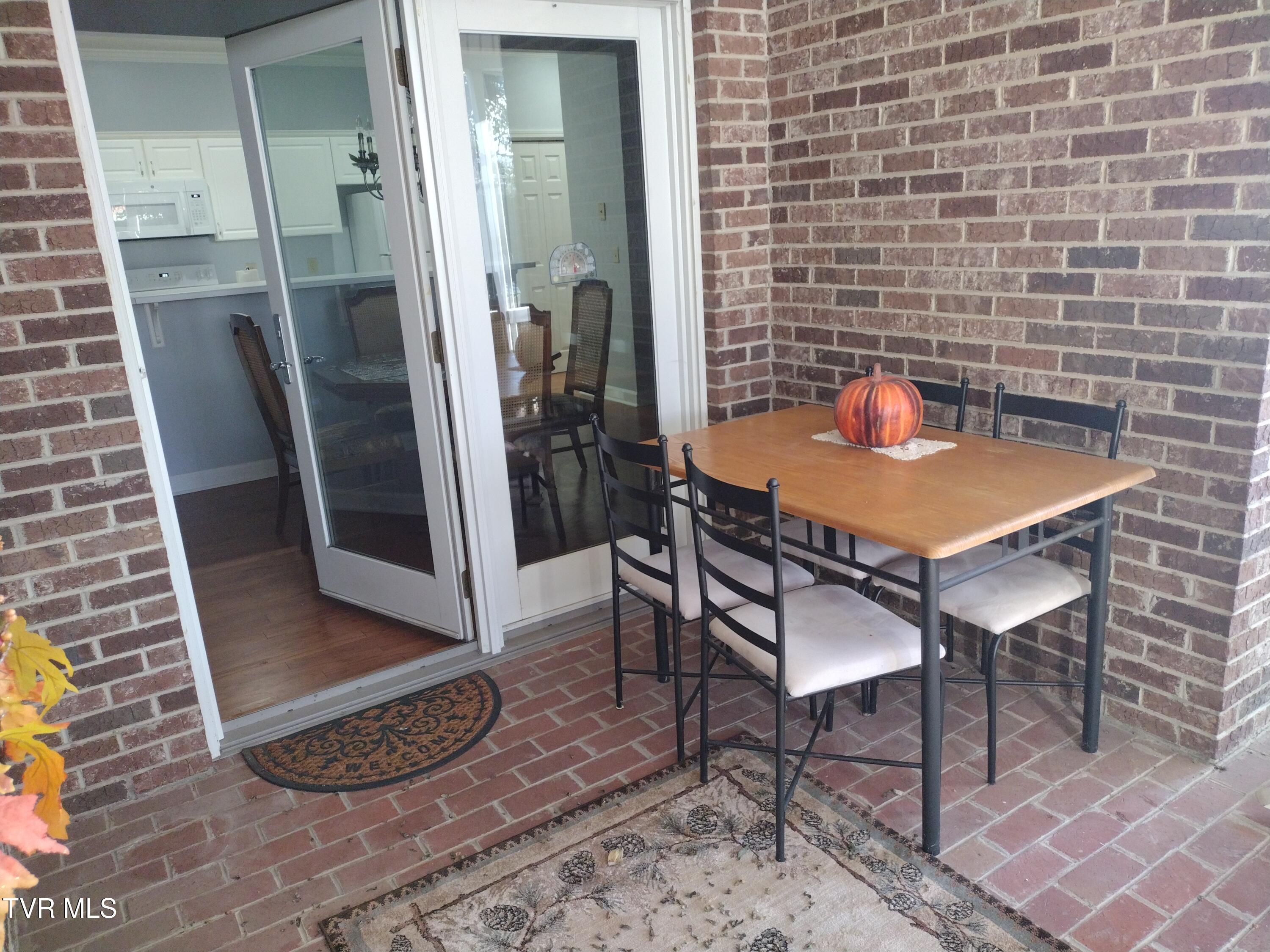 254 Regency Park, Unit 254 Greeneville, TN 37745 - Photo 28 of 36 Screened in porch