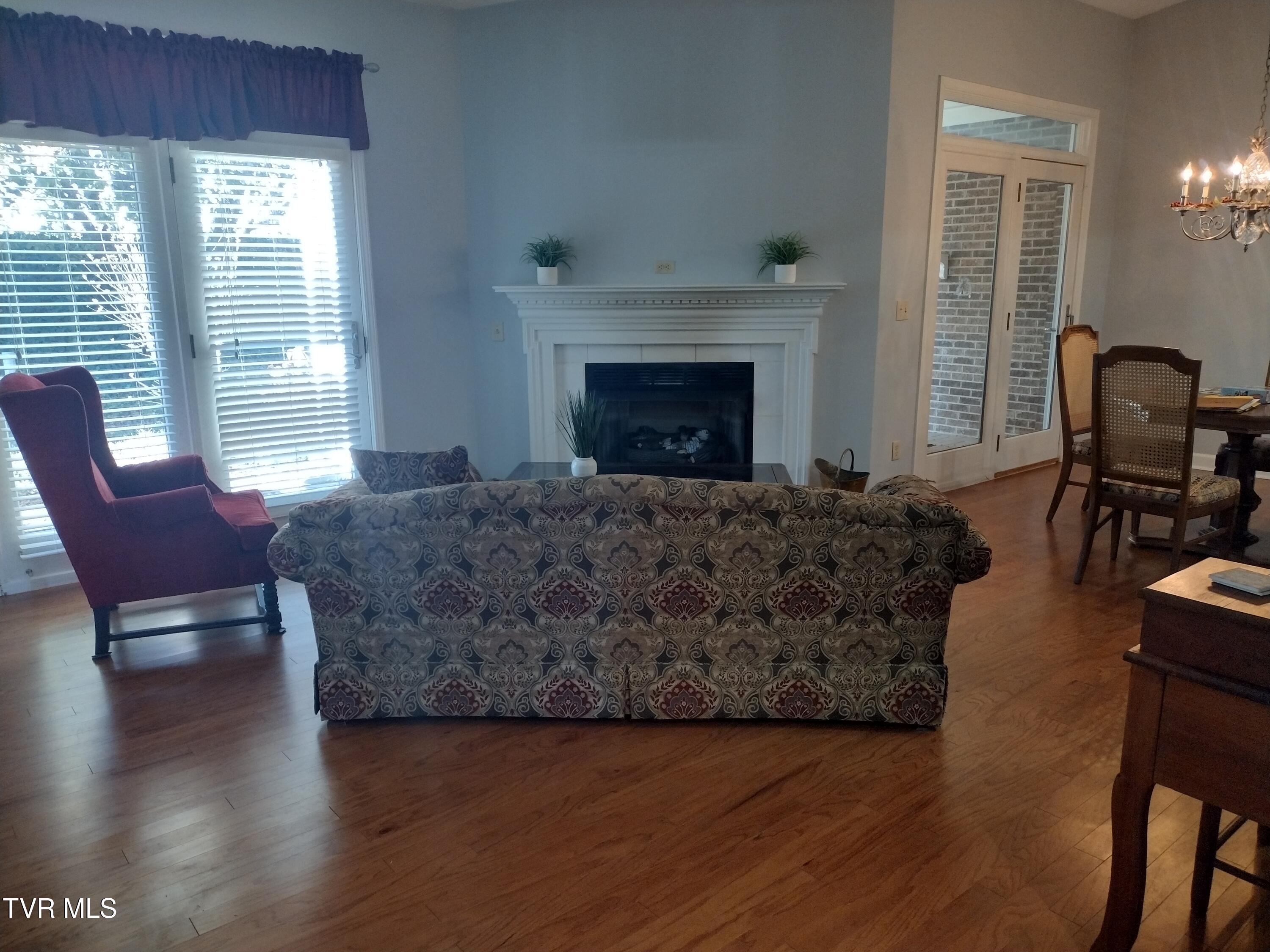 254 Regency Park, Unit 254 Greeneville, TN 37745 - Photo 3 of 36 Living Room