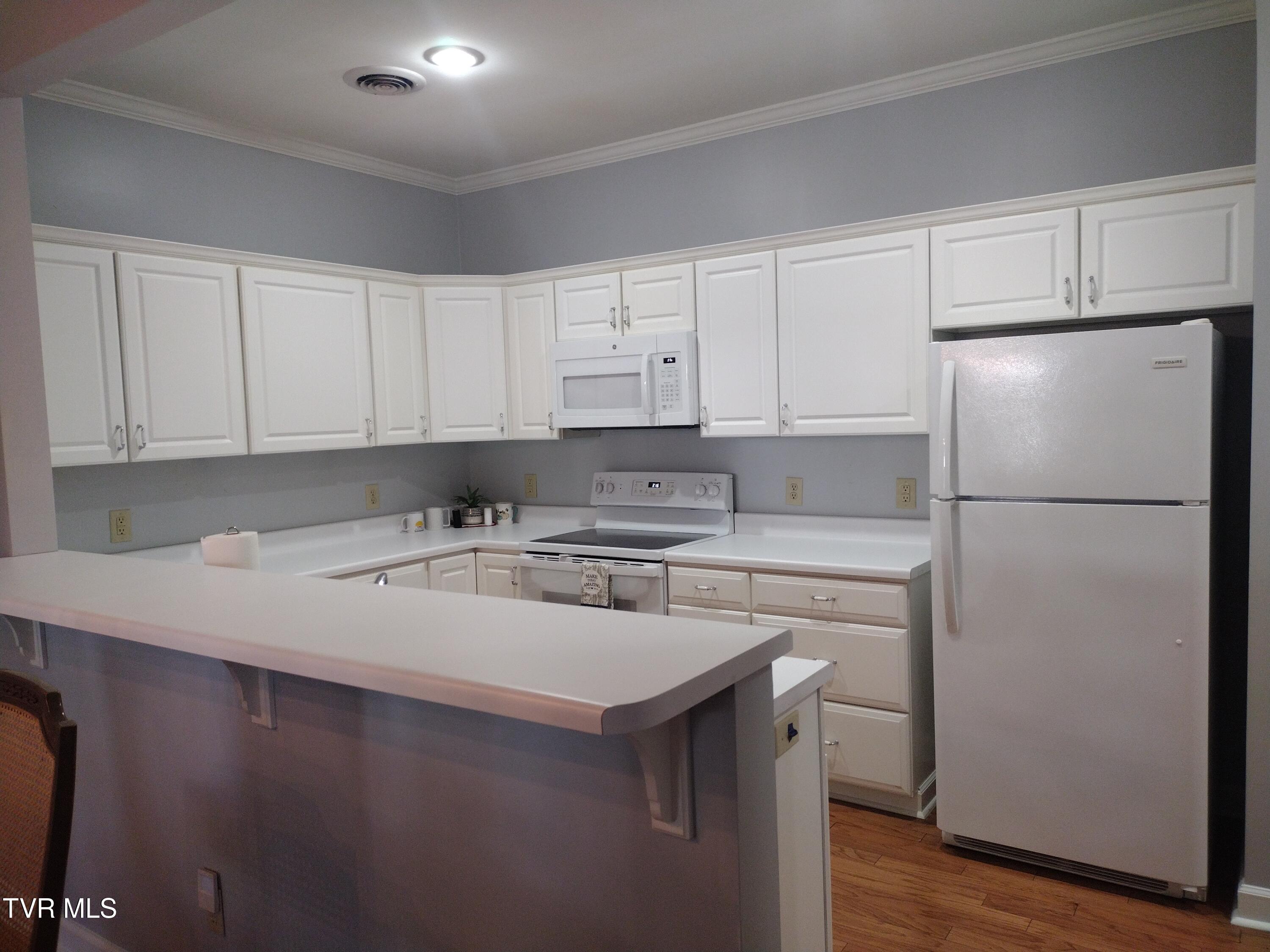 254 Regency Park, Unit 254 Greeneville, TN 37745 - Photo 8 of 36 Kitchen