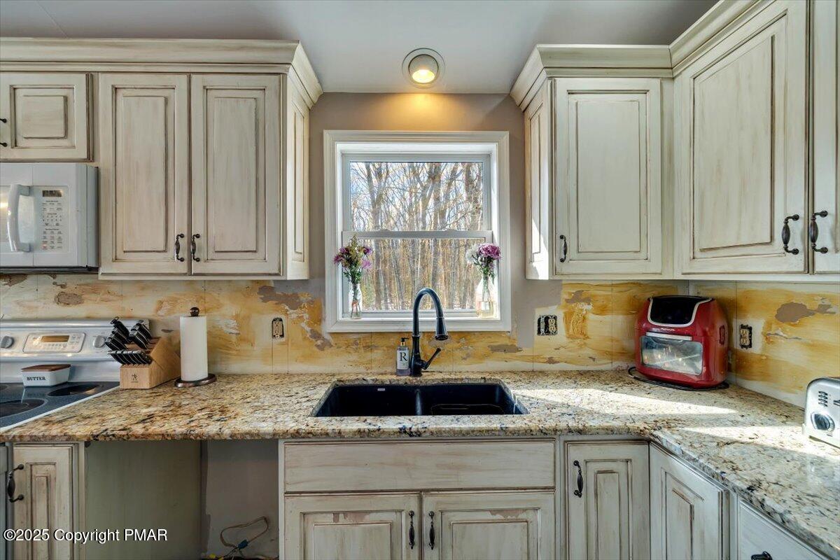 749 Dotters Corner Road Kunkletown, PA 18058 - Photo 13 of 56 Kitchen w/ Backyard View