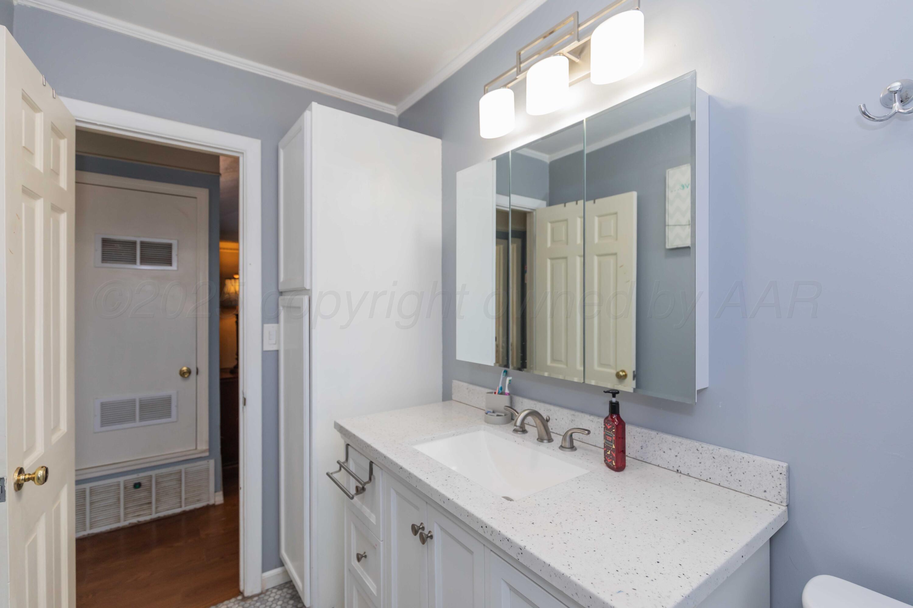 6004 Jameson Road Amarillo, TX 79106 - Photo 20 of 28 BATHROOM 1 VIEW 3
