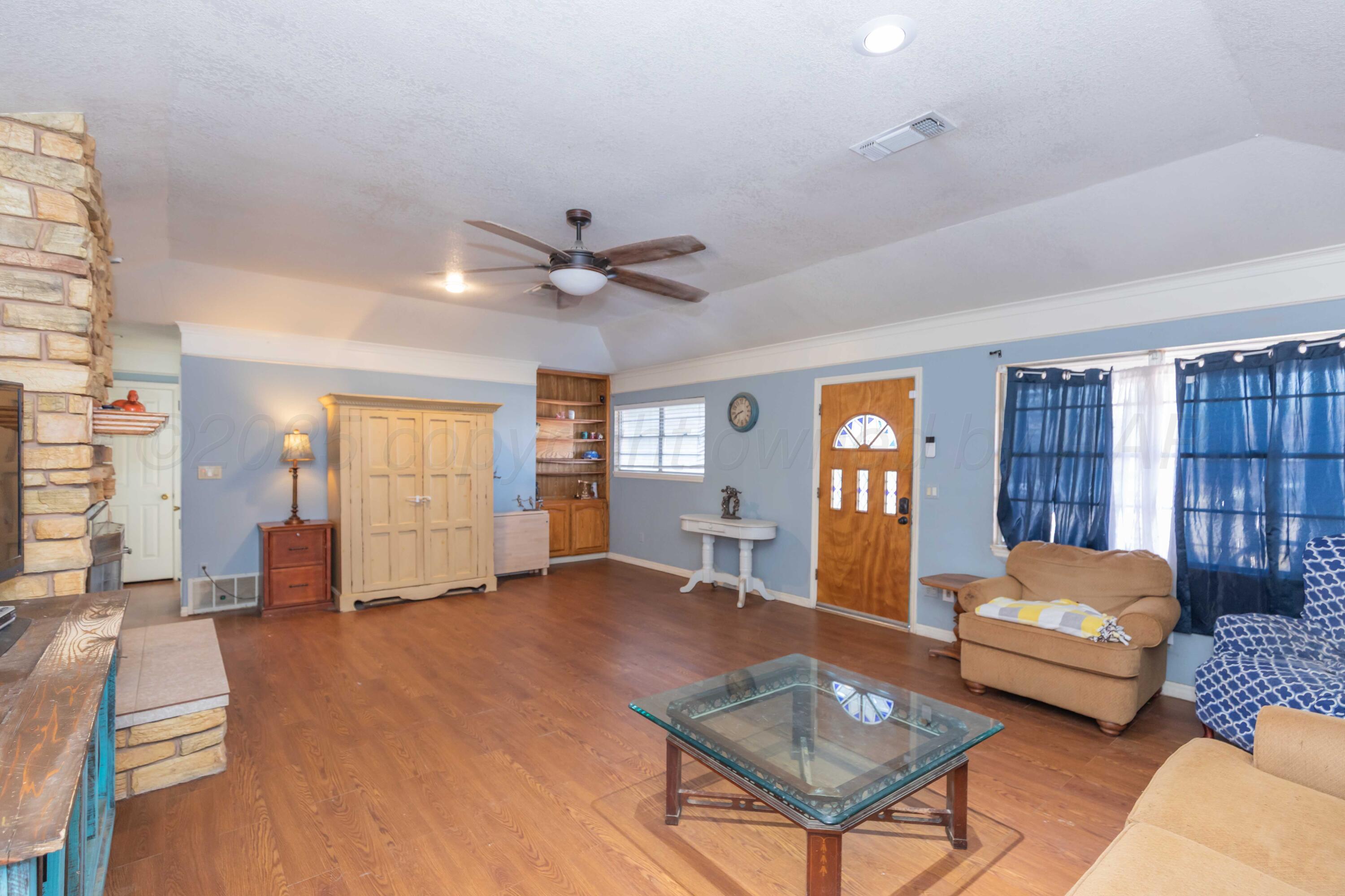 6004 Jameson Road Amarillo, TX 79106 - Photo 5 of 28 LIVING ROOM VIEW 1