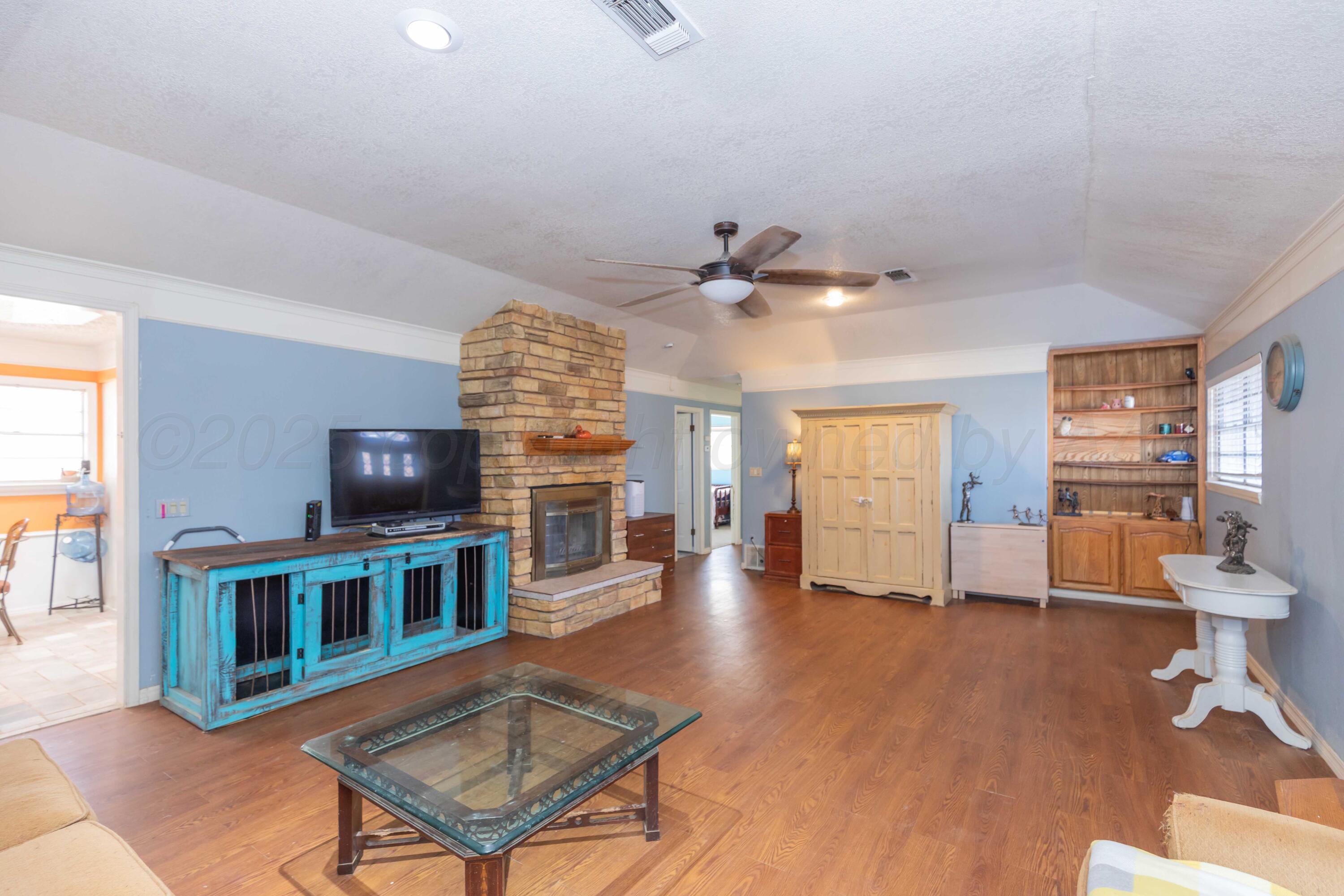 6004 Jameson Road Amarillo, TX 79106 - Photo 7 of 28 LIVING ROOM VIEW 3