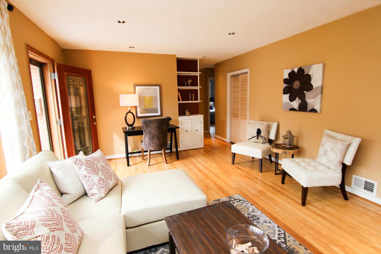 110 Sheffield Street Silver Spring, MD 20910 - Photo 5 of 27 Living Room