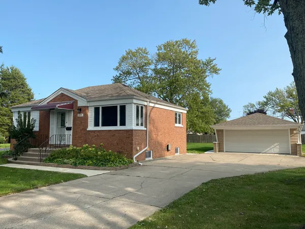 $2,800 | 2171 Laura Lane, Des Plaines, IL 60018