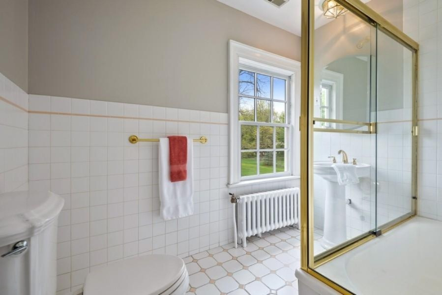 1460 Miami Road Benton Harbor, MI 49022 - Photo 20 of 39 20_1460Miami_8_Bathroom_LowRes