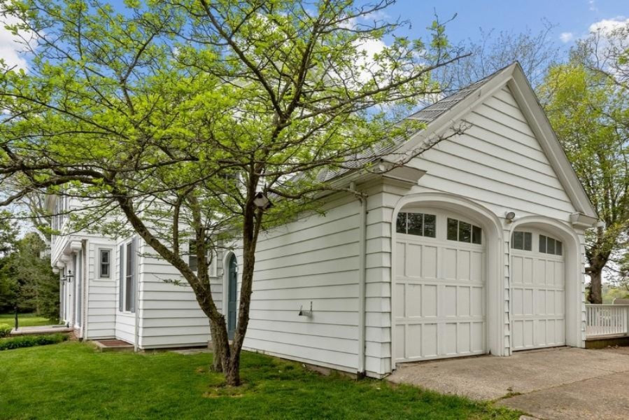 1460 Miami Road Benton Harbor, MI 49022 - Photo 27 of 39 27_1460Miami_58001_SideView_LowRes
