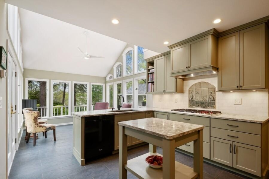 1460 Miami Road Benton Harbor, MI 49022 - Photo 5 of 39 05_1460Miami_5_Kitchen_LowRes